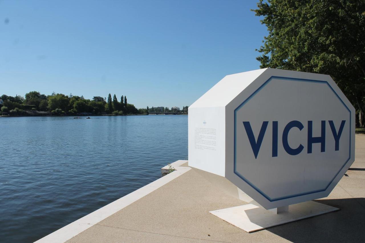 L'Escale Vichy Villa Bagian luar foto