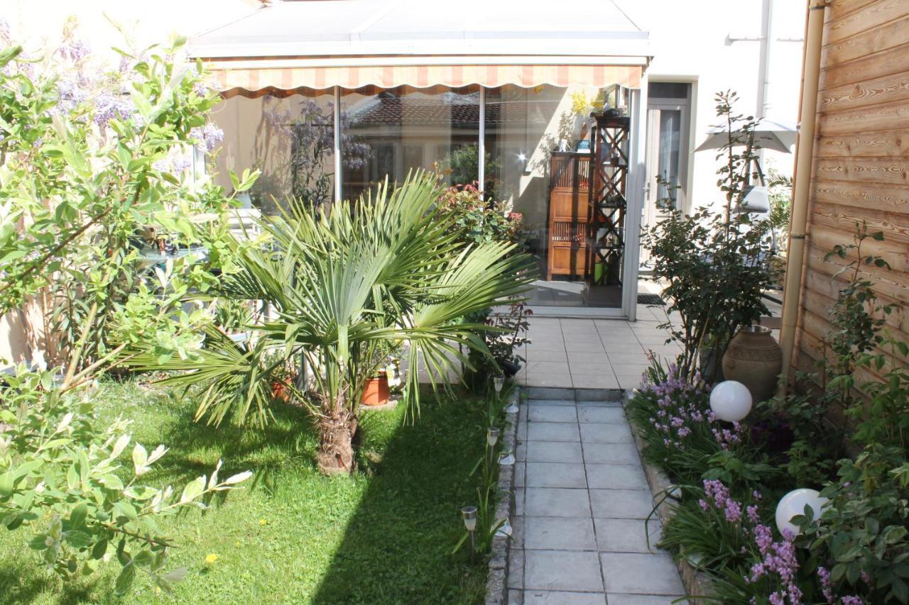 L'Escale Vichy Villa Bagian luar foto